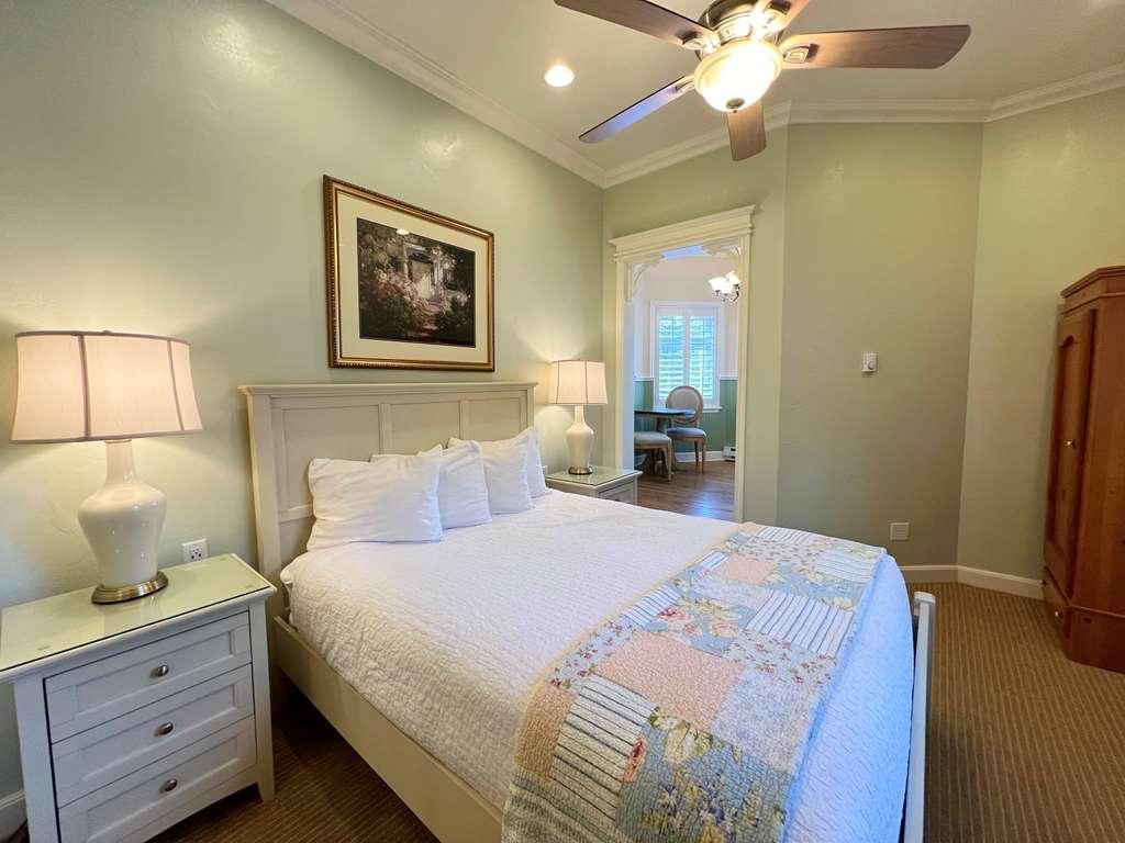 Best Western Grandma'S Feather Bed Mendenhaven Rom bilde
